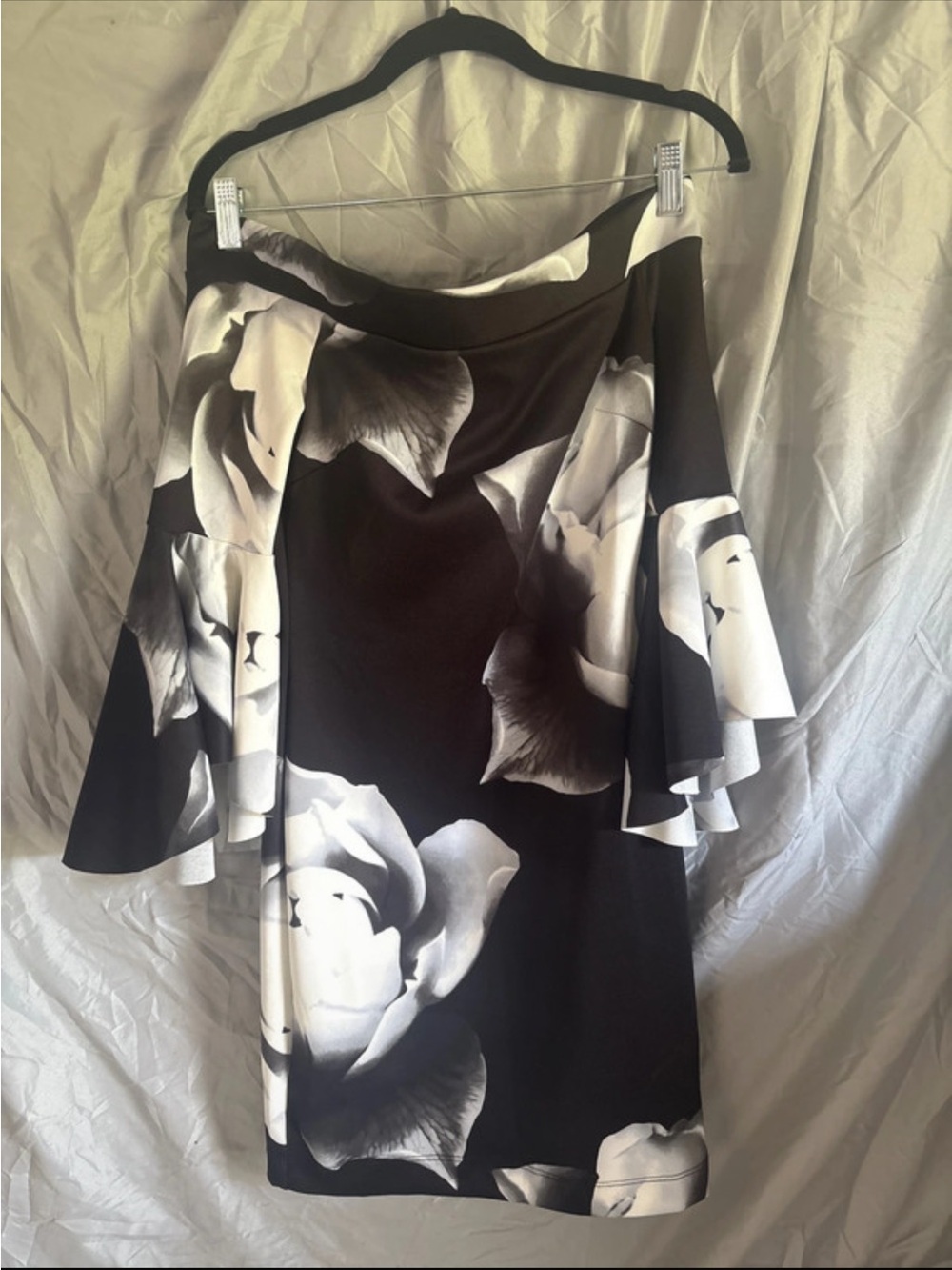 VENUS Black and White Floral Off-Shoulder Pencil Dress